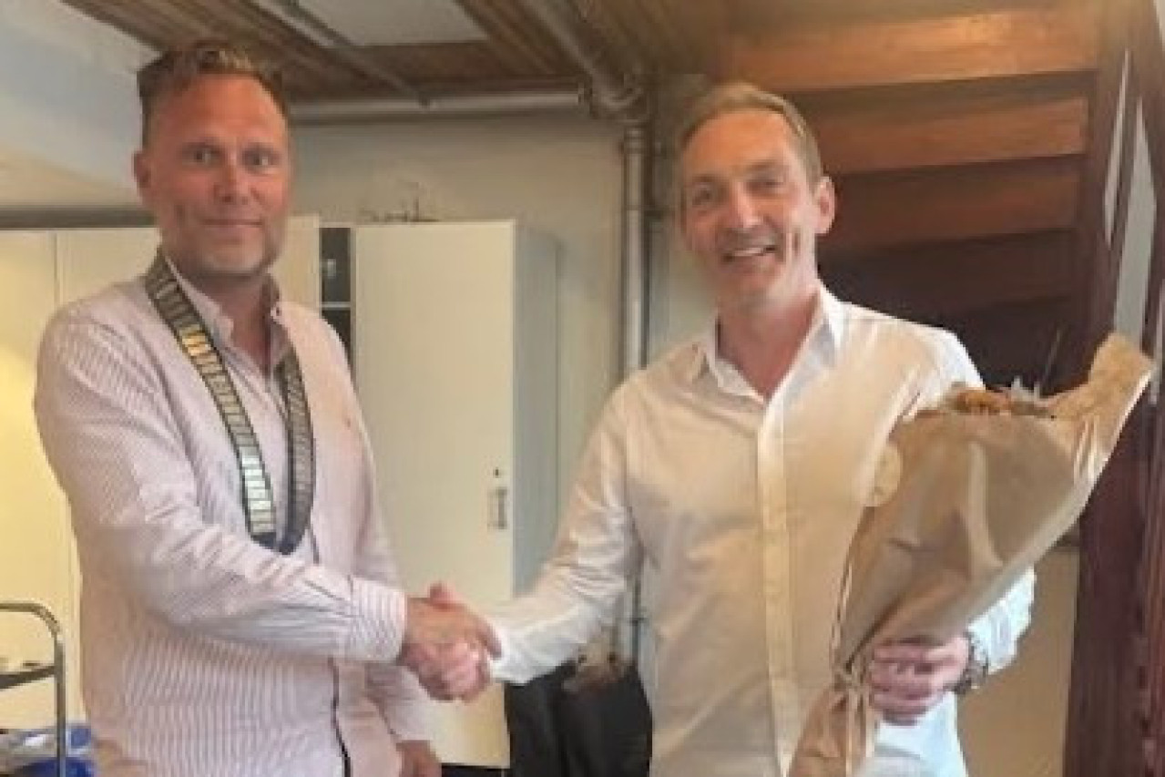 Presidentskrifte 2025 - President Bård birkeland og Avtroppende president Kristen Helland